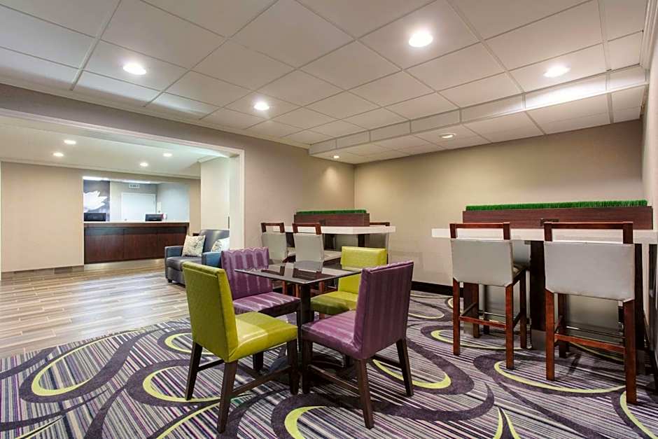 La Quinta Inn & Suites by Wyndham Atlanta Roswell