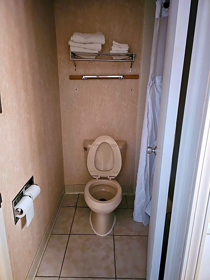 Travelodge by Wyndham Mackinaw City