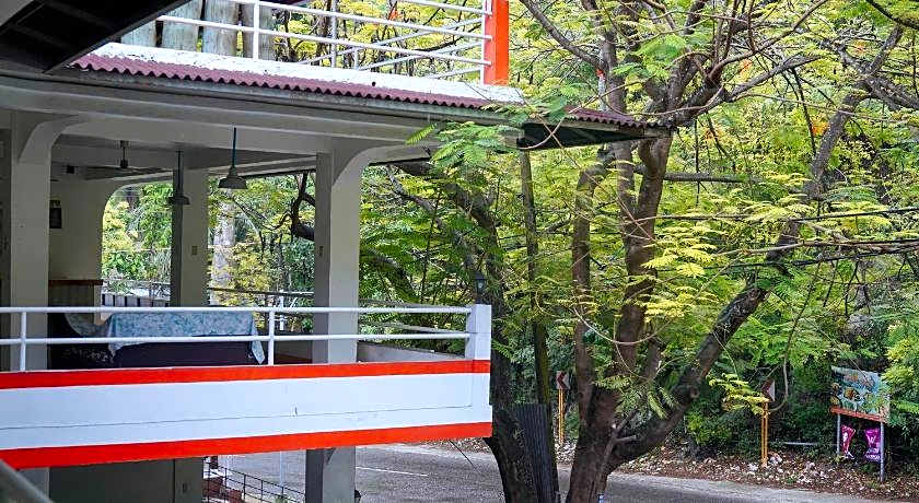 C Star Travellers Inn