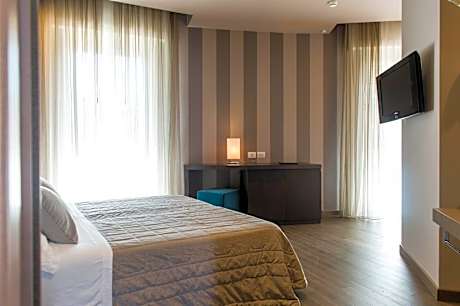 Triple Room with Pool View