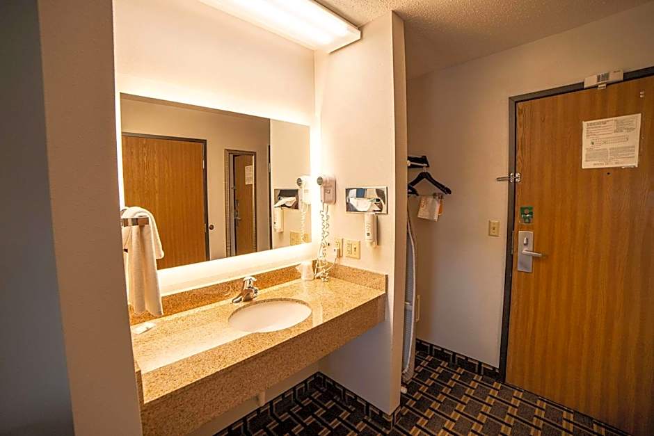 Quality Inn & Suites Watertown