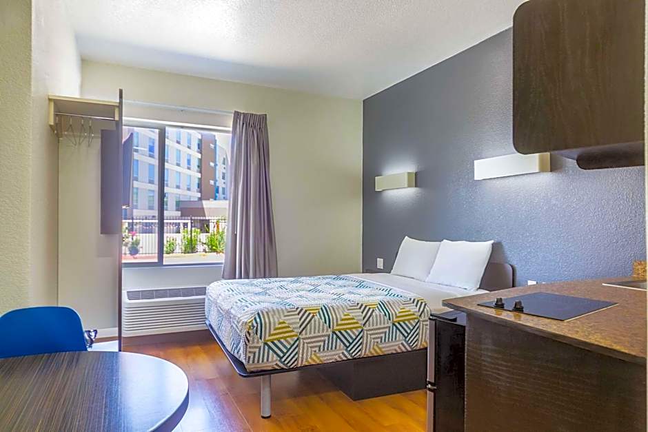 Motel 6-Laredo, TX - Airport