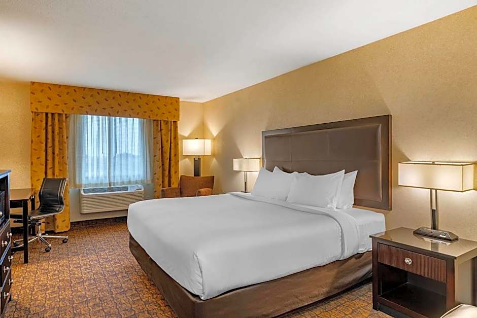 Lloyd Hotel Astoria Bayfront, an Ascend Collection Hotel