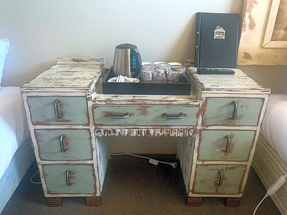 FatOwl Motel, Bar & Eatery