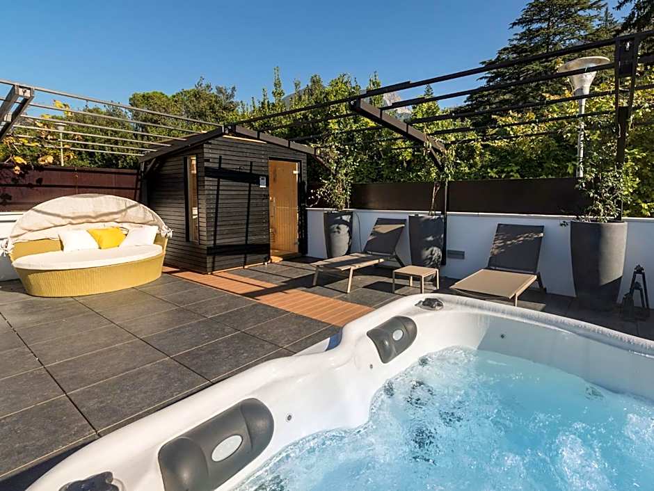 Merangardenvilla adults only