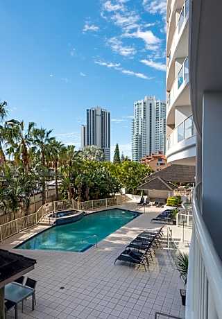 Broadbeach Savannah Resort