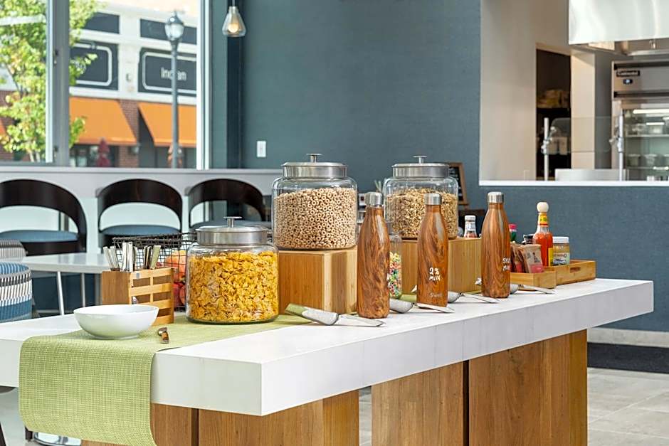 Element Hampton Peninsula Town Center