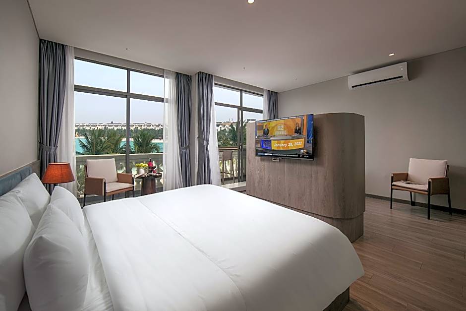 Photo 1 of 5 of Deluxe Suite, Lake View