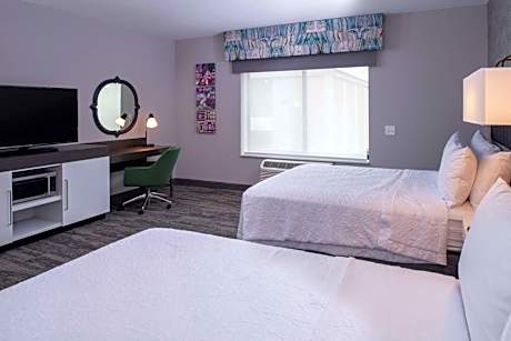 Queen Room with Bath Tub - Mobility Access/Non-Smoking