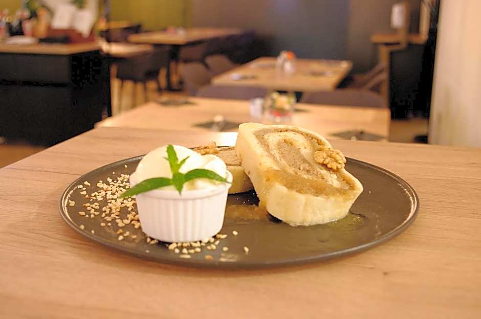 Lipa, Hotel & Bistro