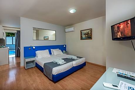 One-Bedroom Apartment Ground Floor (1-3 Adults)