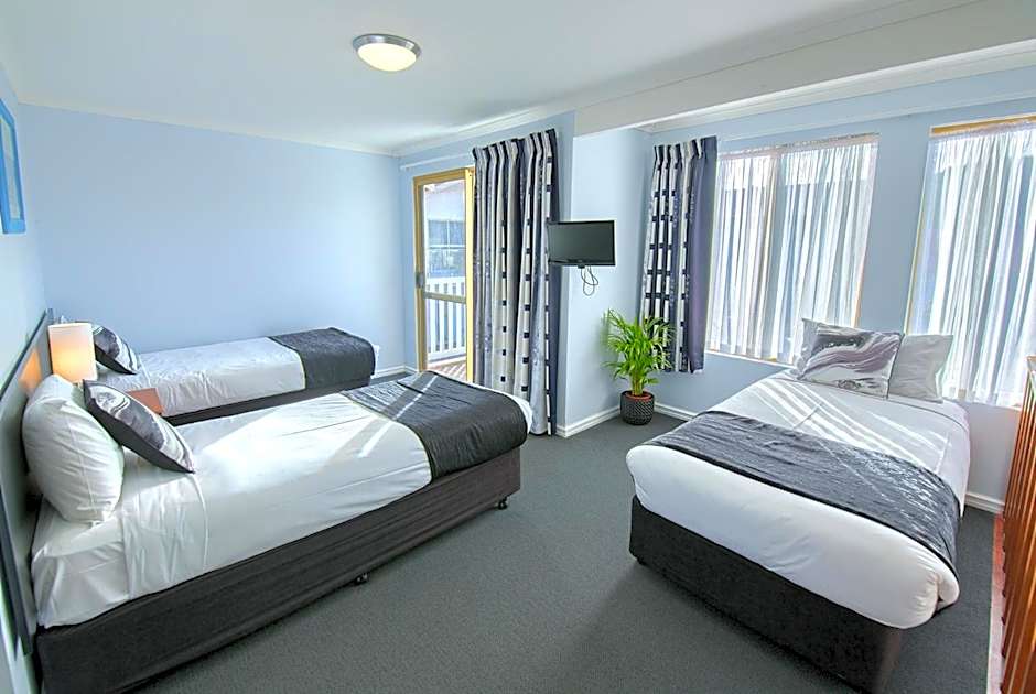 Pelicans Albany Middleton Beach