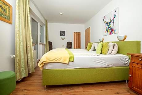 Apartment with Mountain View