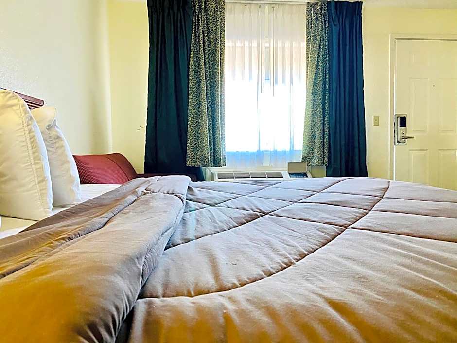 Ozark Inn & Suites