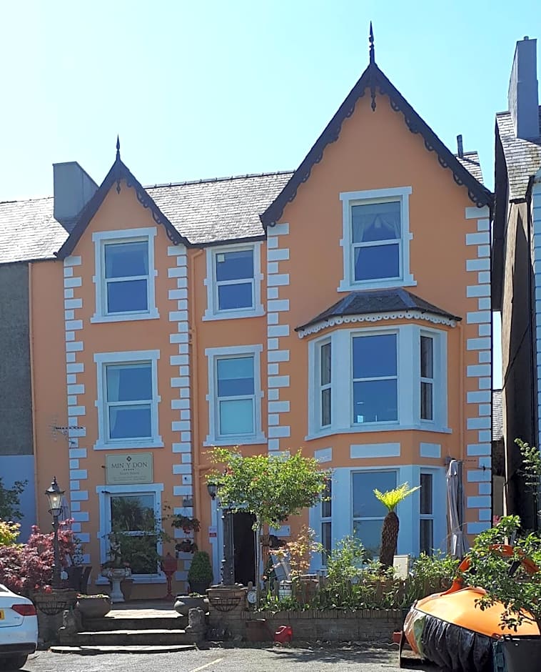 Min y Don Guest House