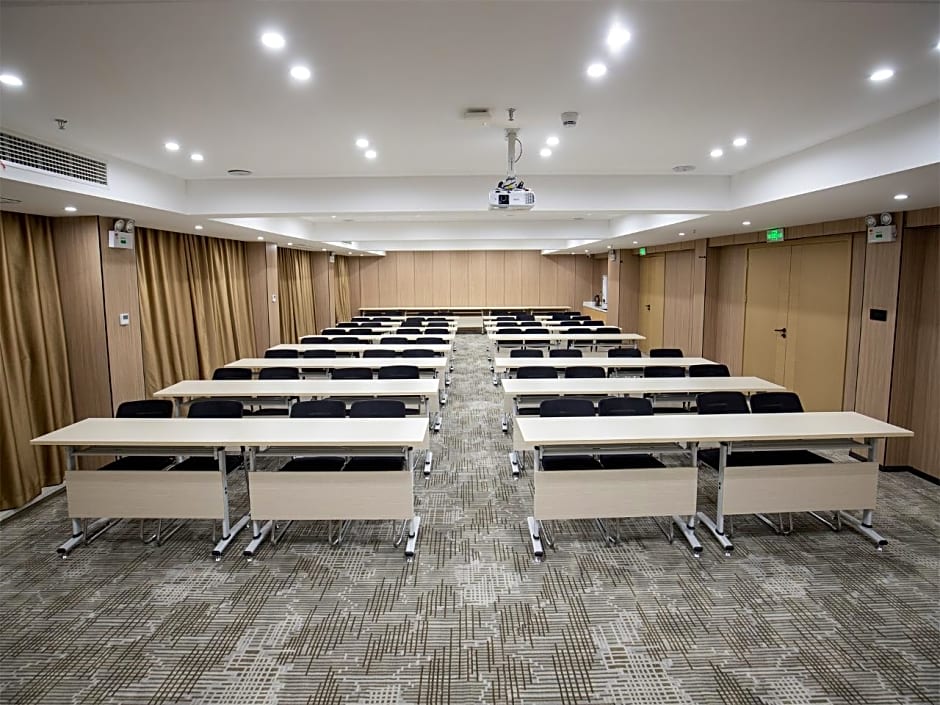 City Comfort Inn Huanggang Huangzhou Railway Station