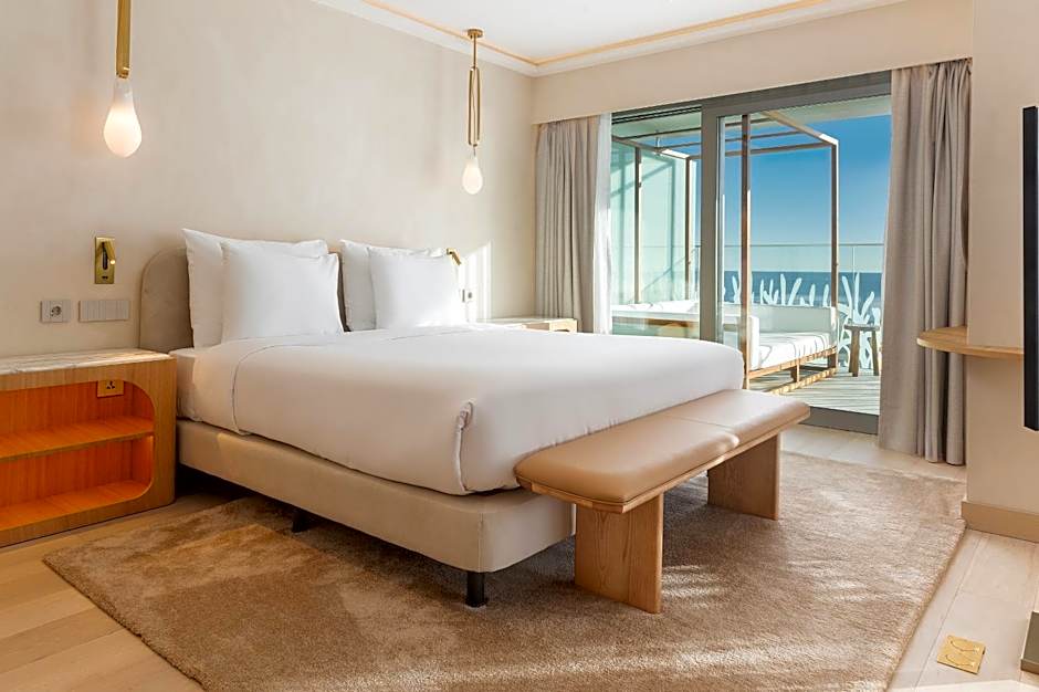 Photo 1 of 7 of Suite, Sea View