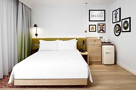 Queen Room - Mobility Access