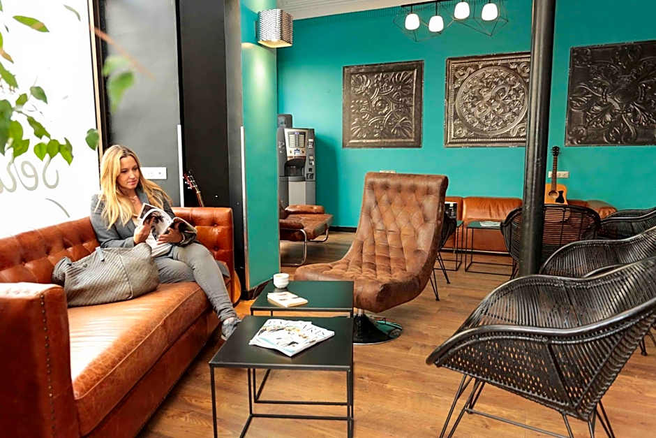 Arty Paris Porte de Versailles by River