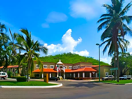 Binniguenda Huatulco & Beach Club