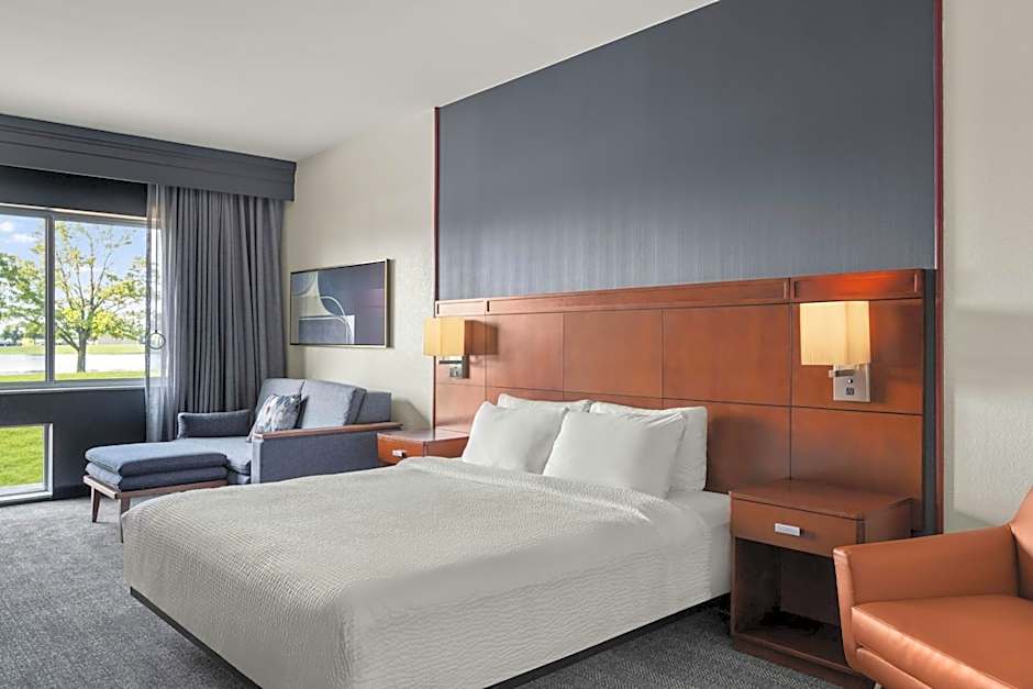 Courtyard by Marriott Evansville East