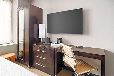 Double Room with Two Double Beds and Bath Tub - Disability Access/Non-Smoking