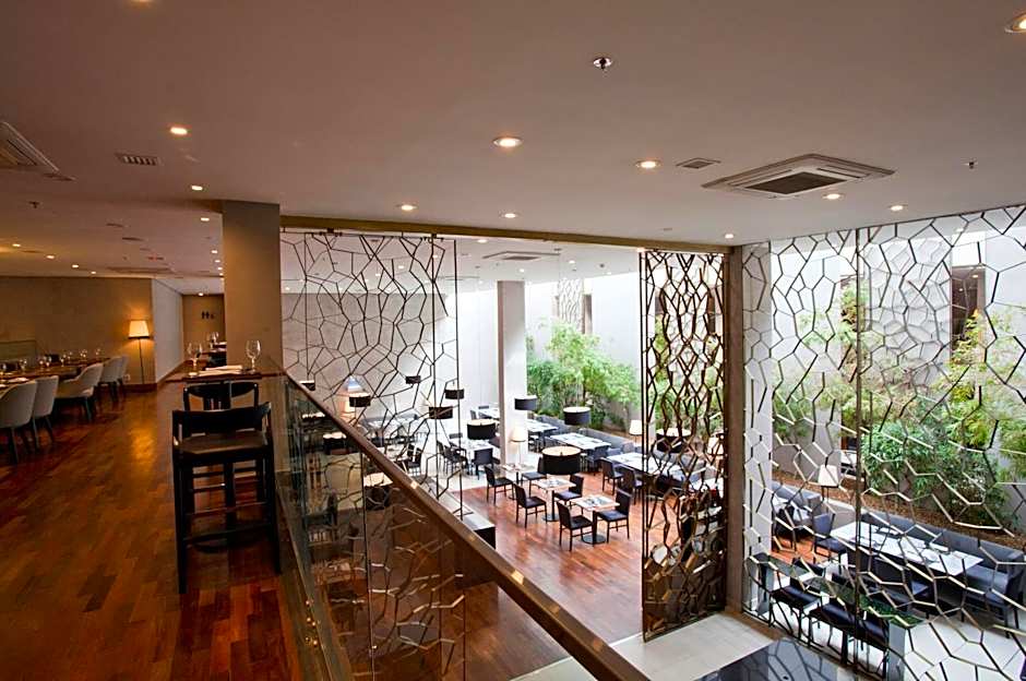 NH Curitiba The Five