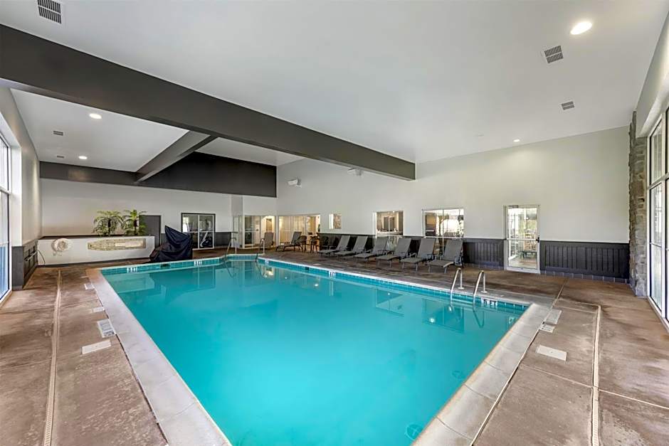 Best Western Plus Revere Inn & Suites