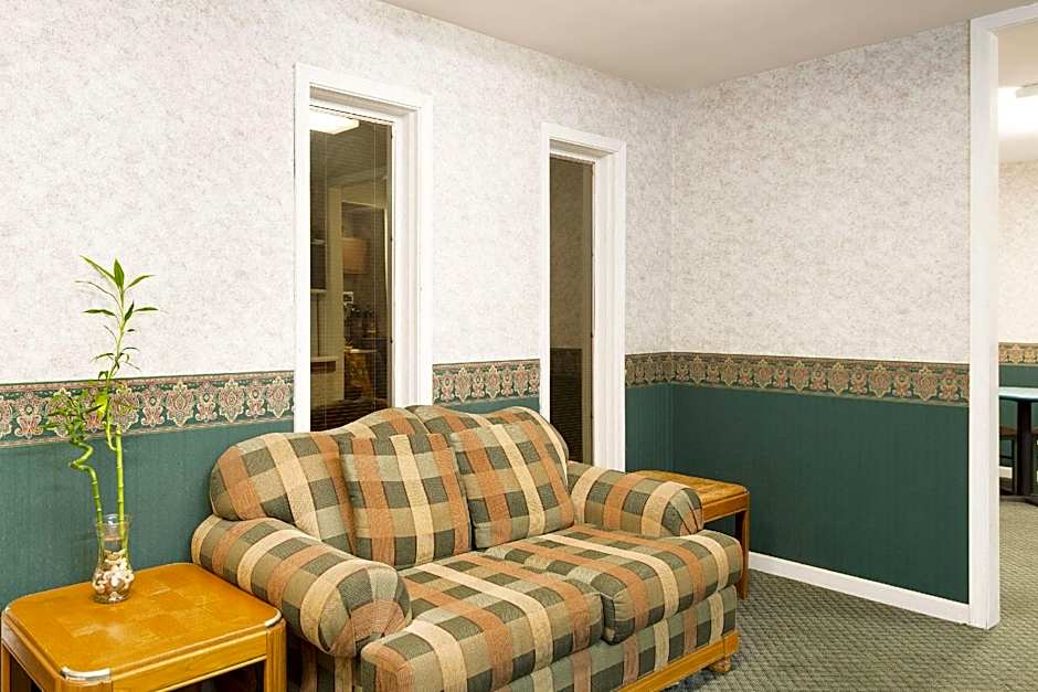 Super 8 by Wyndham Taylorville IL