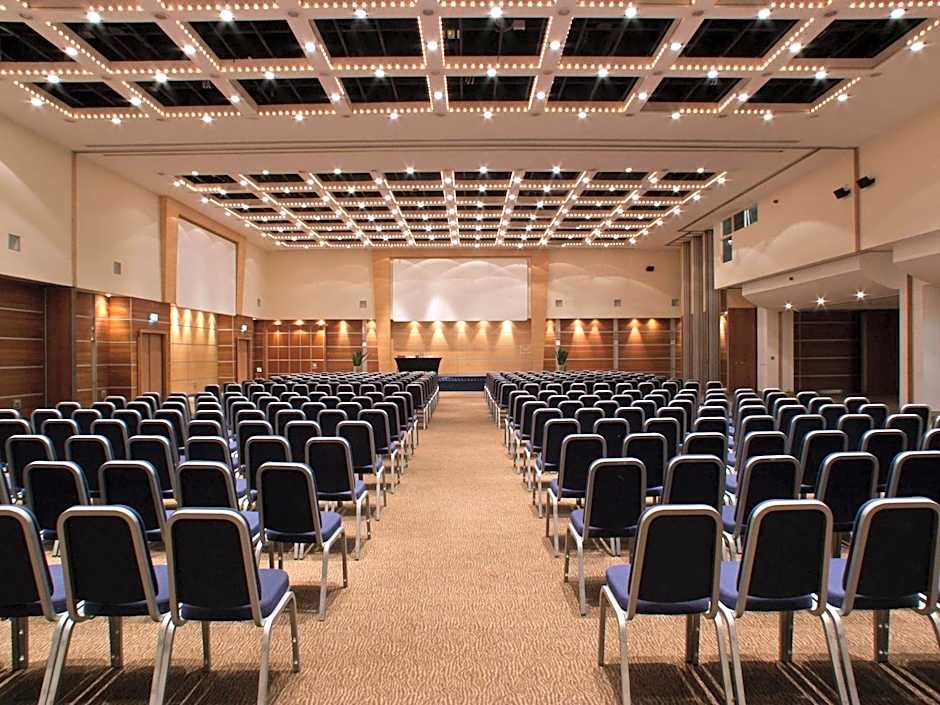 Novotel London West