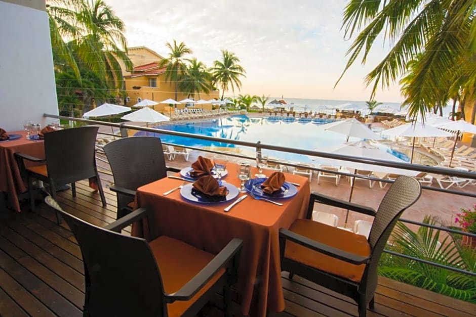 VILLA PARA 5P 4A 1M dentro del Hotel a un lado del Krystal IXTAPA Con Playa WiFi