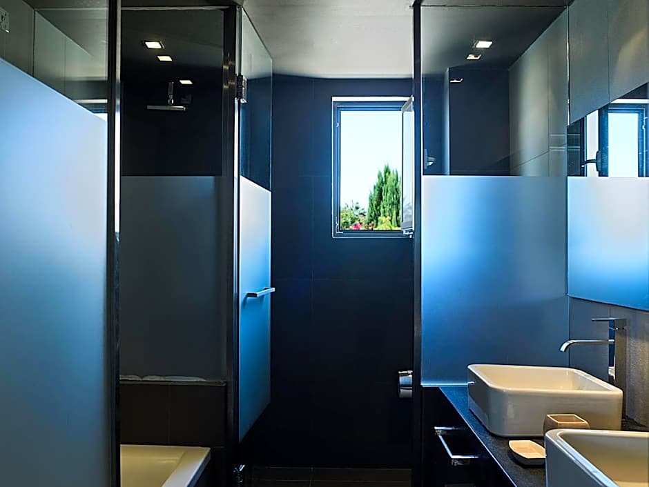 Pelagos Suites Hotel & Spa