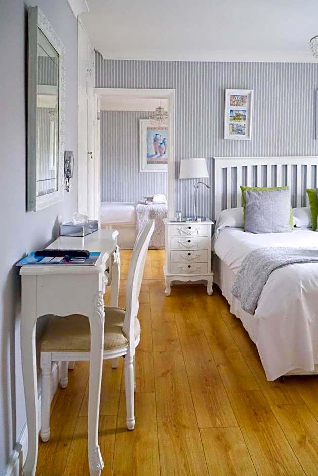 The Cambridge Guest House by Tas