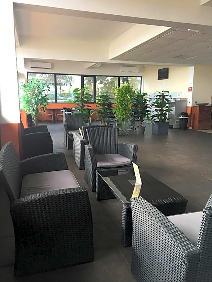 Tahiti Airport Motel