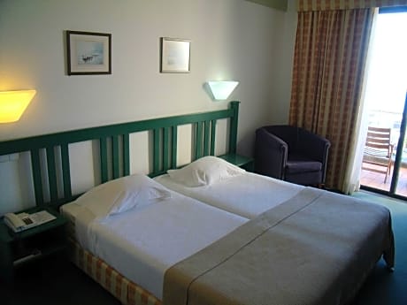 single sea view with balcony