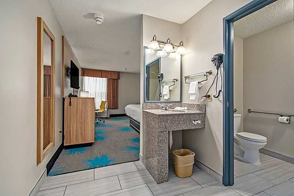 Days Inn & Suites by Wyndham Mt Pleasant