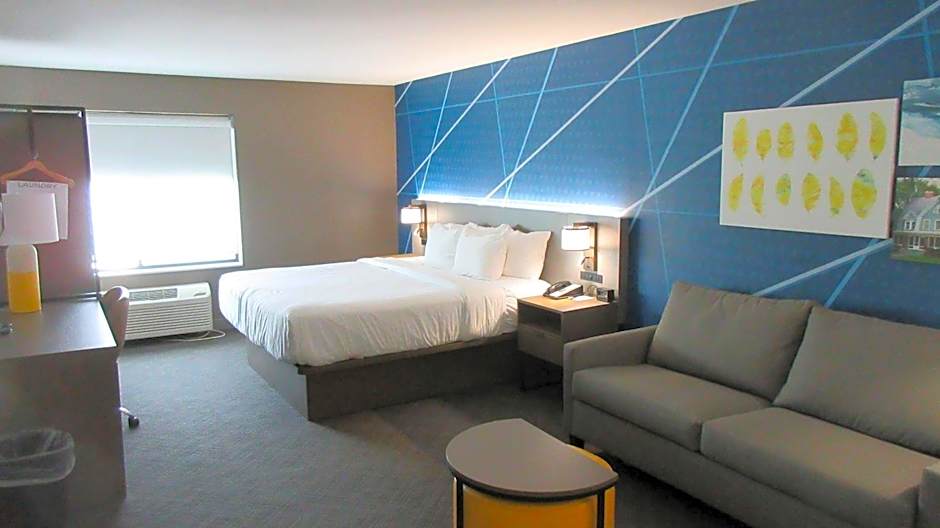 Comfort Inn & Suites Grand Forks near Alerus Center