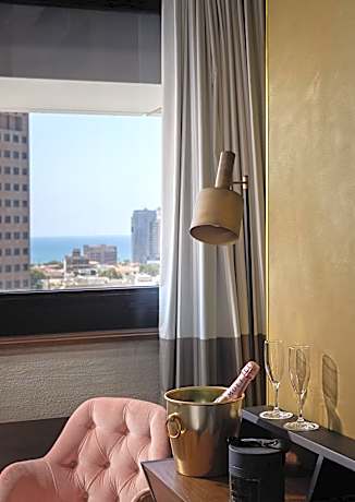 Deluxe Triple Room with City View