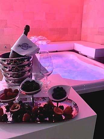 Suite with Hot Tub