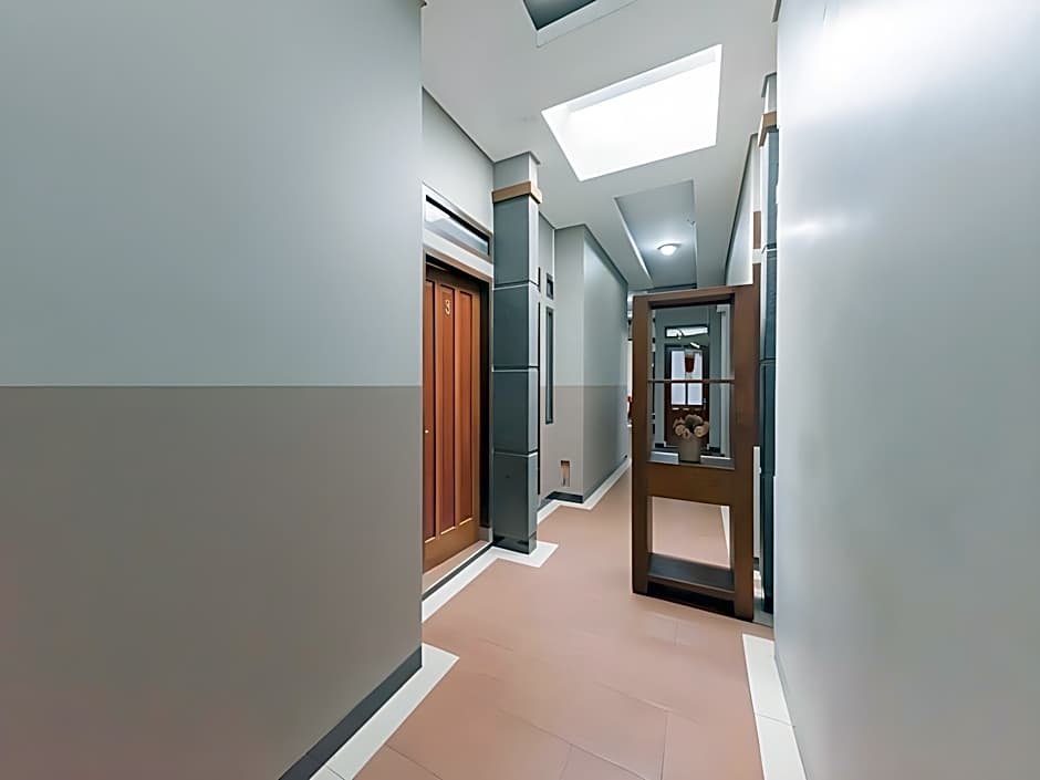 RedDoorz Syariah near Politeknik Negeri Bandung Campus – Bandung, KY