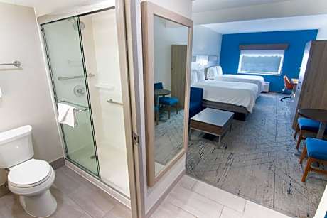 Queen Suite with Two Queen Beds