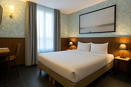 Walled off Hotel Paris