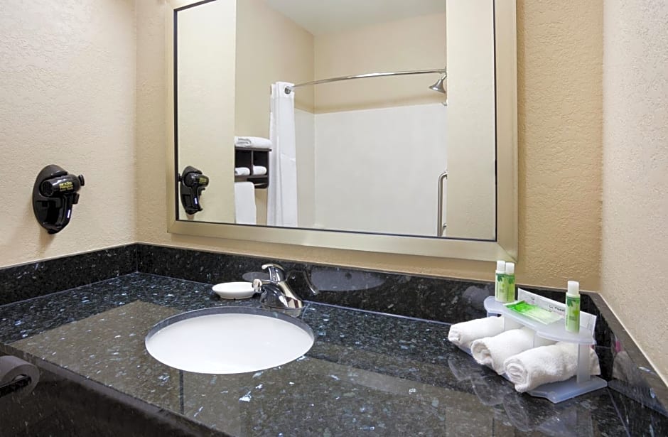 Holiday Inn Express Hotel And Suites Aberdeen By IHG