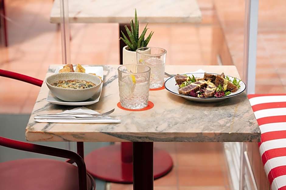 Esqina Cosmopolitan Lodge