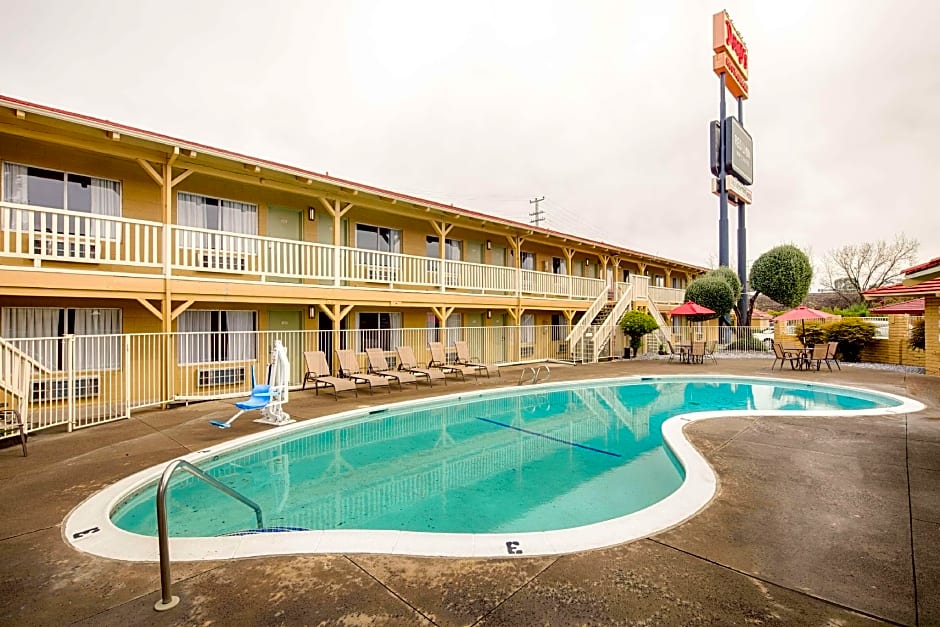 Red Lion Inn & Suites Redding