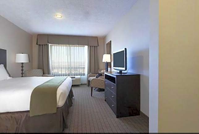 Holiday Inn Express Hotel & Suites Grants Milan By IHG