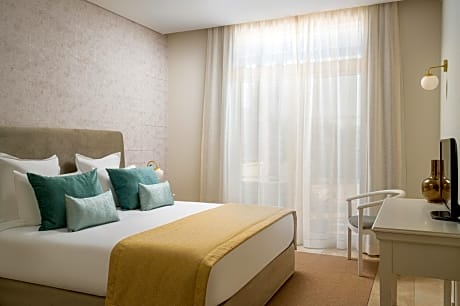 One-Bedroom Luxury Suite