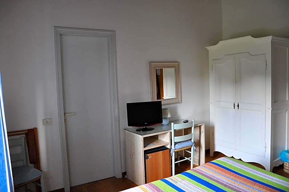 Photo 1 of 3 of Double Room