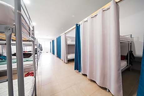 Bunk Bed in Mixed Dormitory Room