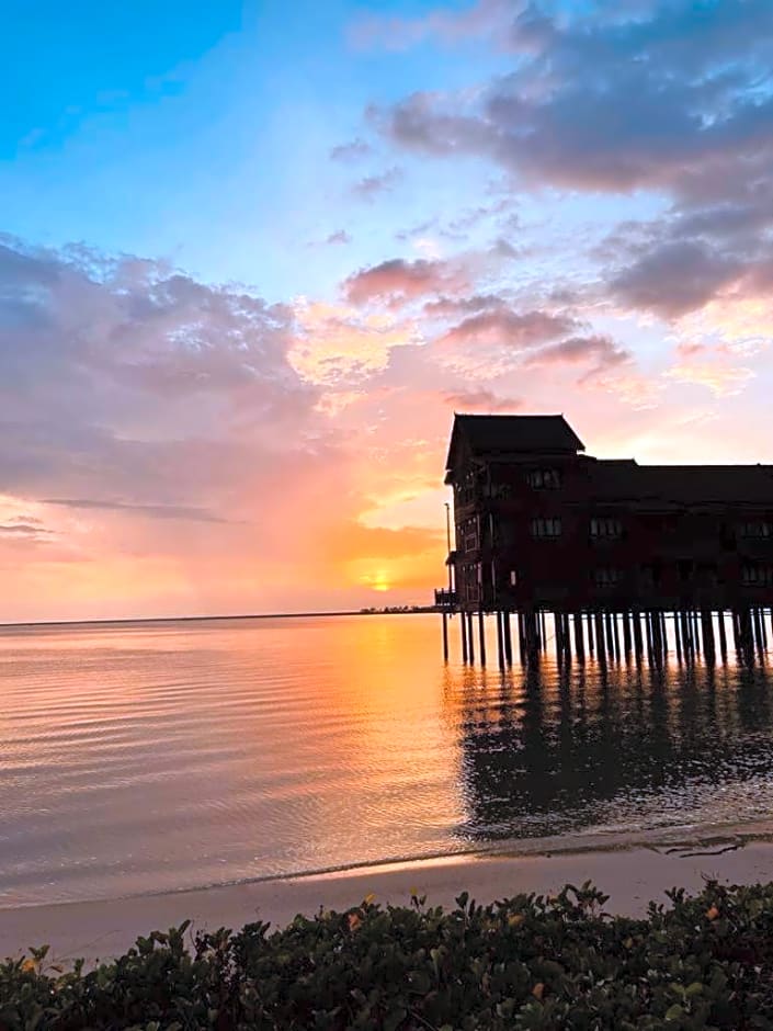 Villa Dalam Laut 580